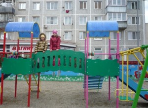 Белореченск, детская площадка возле юношеской библиотеки
